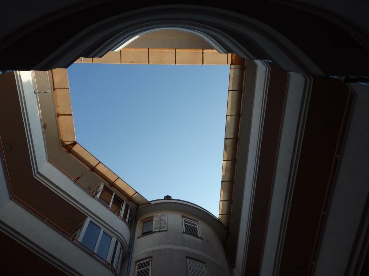 Aspectus Apartment *
